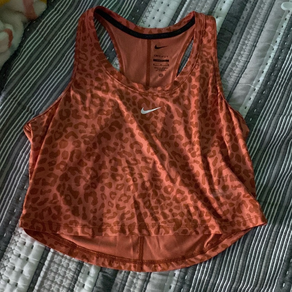 Cropped Nike tank top